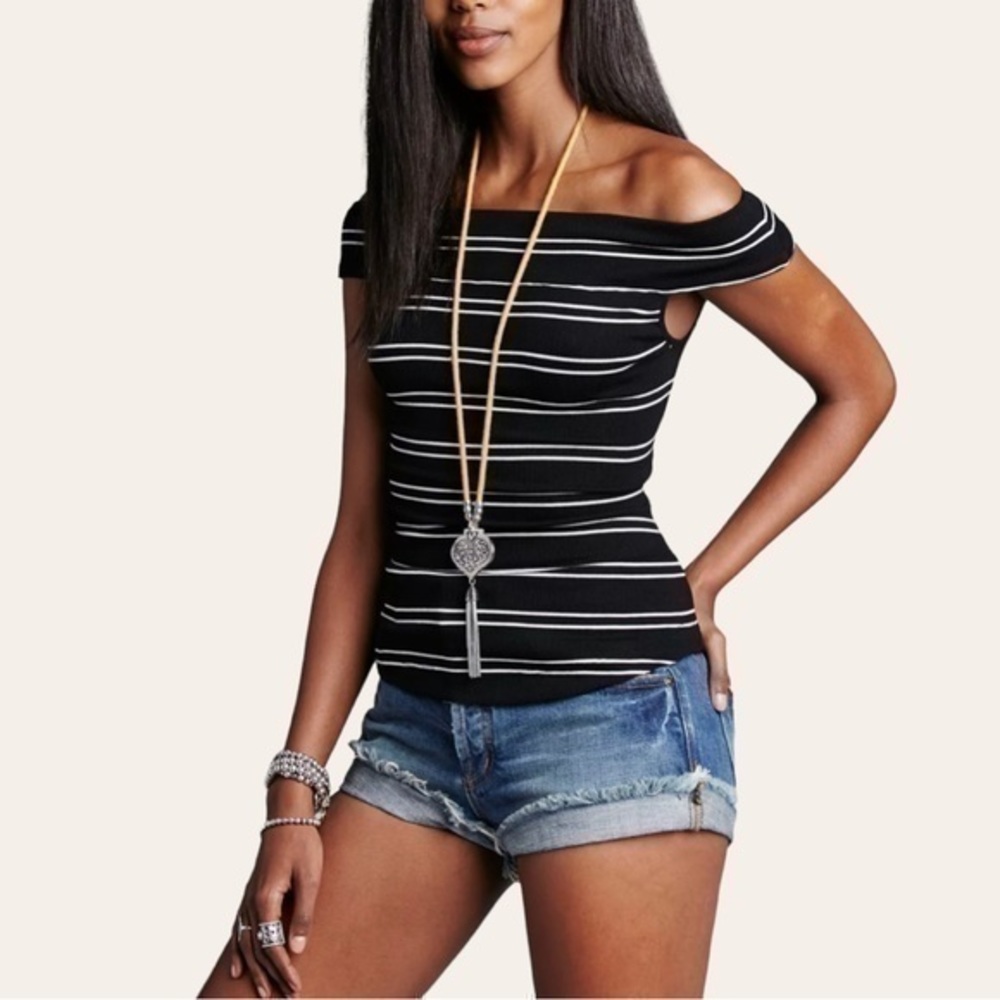 3/$25 Free People Off the shoulder Yacht Top Size Large